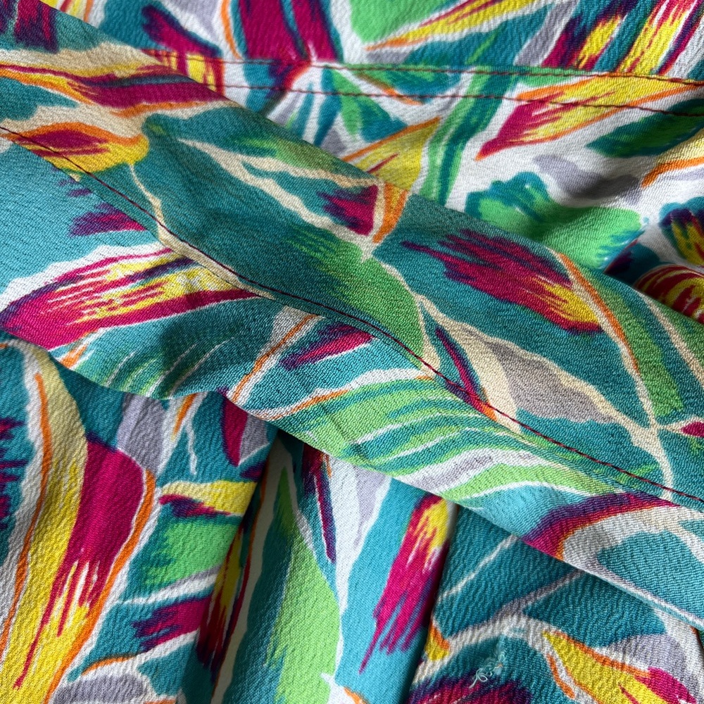 VTG Tropical Leaf Multicolor Print Short Sleeve Button Up - Picture 9 of 11